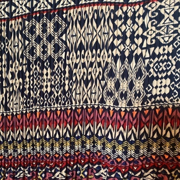 CATO Sz S  short sleeve handkerchief flare pleated bottom- could poss fit Sz M - Picture 5 of 6